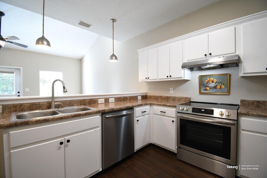 Building Photo - 87229 Lents Rd