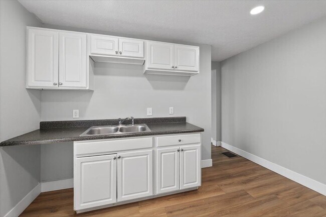 Building Photo - 2956 Central Ave - $1,250/mo.