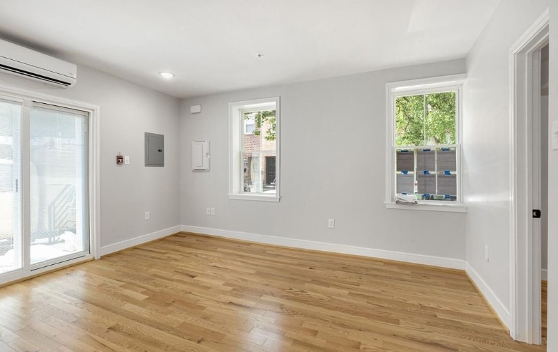 Building Photo - 1916 Poplar St