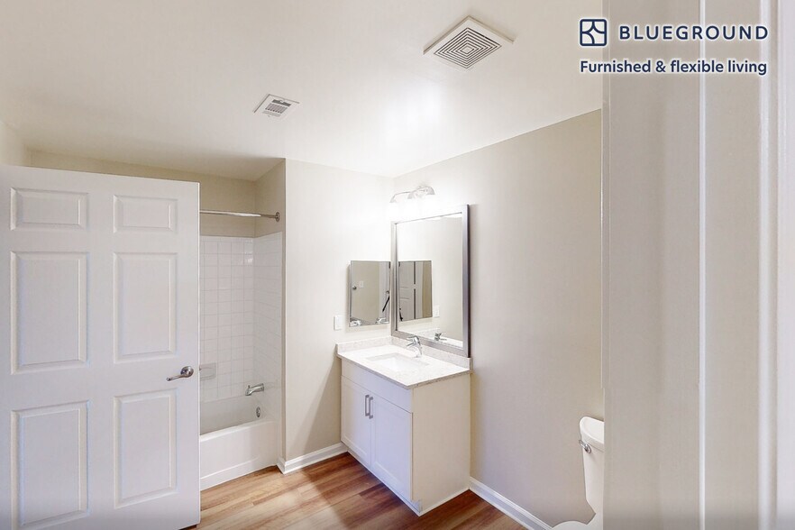 Building Photo - 160 Boylston St