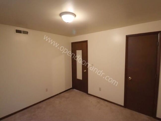 Building Photo - 1000 Old Brick Rd