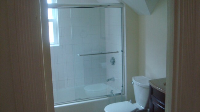 Building Photo - 818 Amesbury Rd