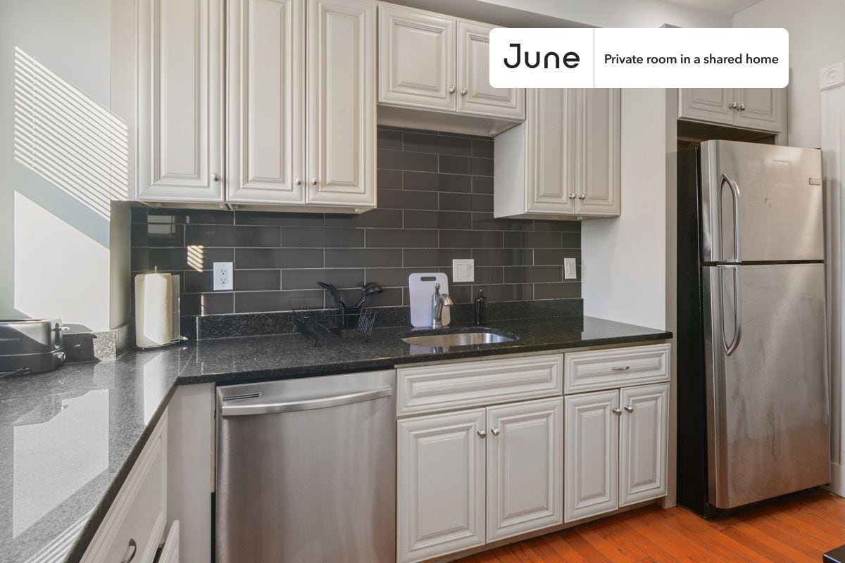 Building Photo - Room in Shared 4 bed/1.5 bath home