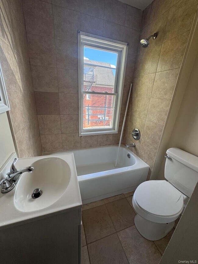 Building Photo - 25 Lent St