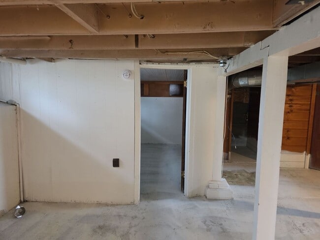 Building Photo - Approved Applicant - 2 Bedroom Newly Remod...