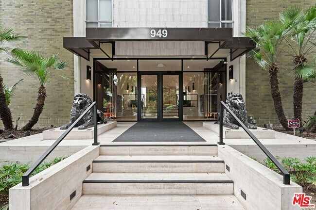 Building Photo - 949 Kings Rd
