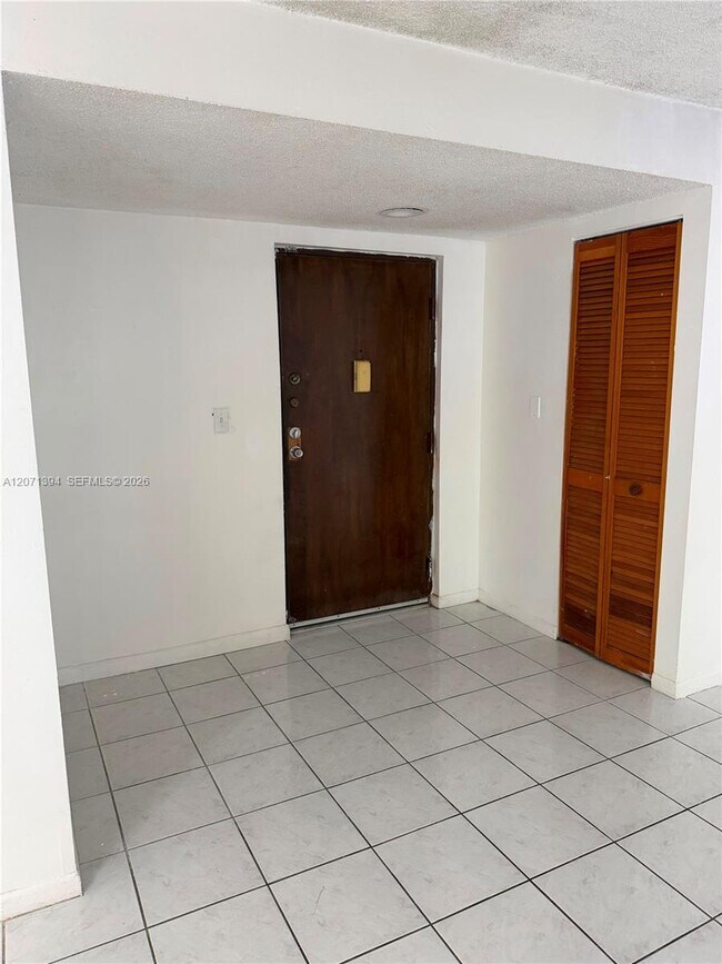 Building Photo - 9015 SW 125th Ave
