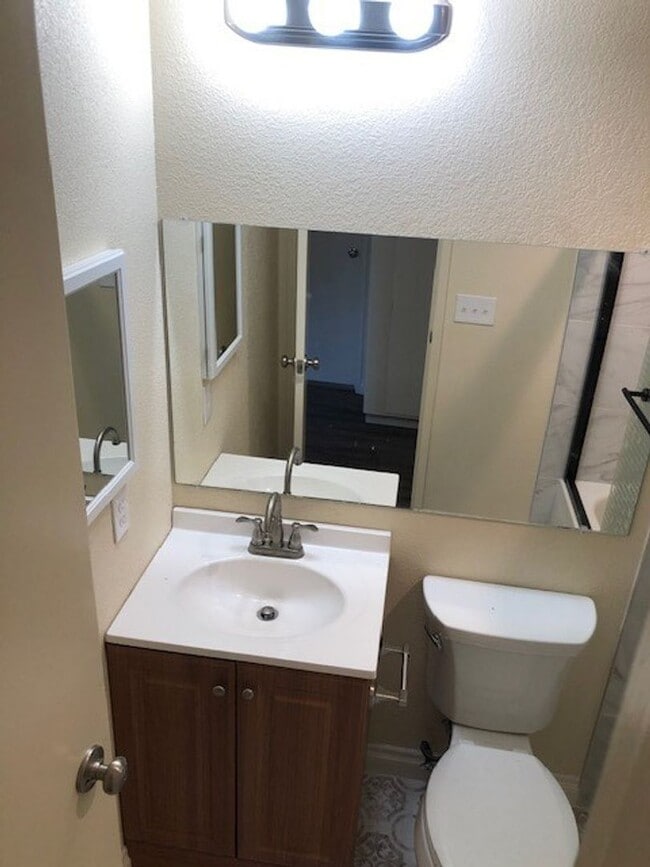 Building Photo - Nicely remodeled 3 bedroom 2 bath home wit...