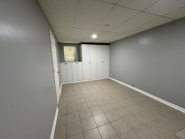Building Photo - 5146 W Dakin St