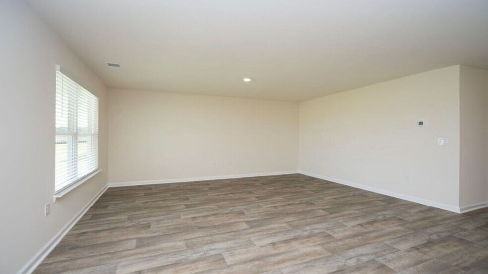 Building Photo - 512 Combine Dr