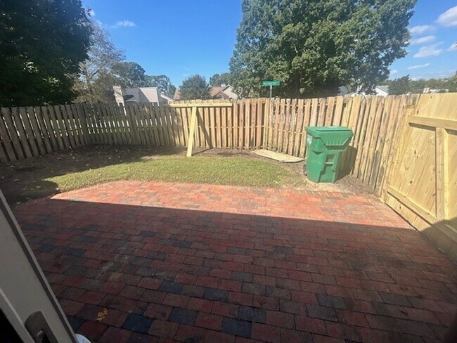 Building Photo - 2 Bedroom 2 Bath town home COMING SOON!!!!