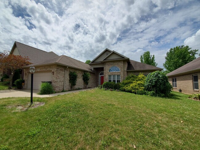 Building Photo - Beautiful Home in Saint James Woods