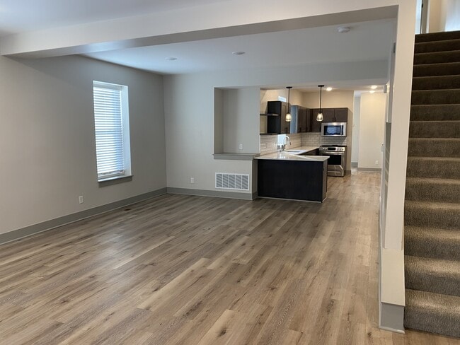 Building Photo - 336 Maple Ave