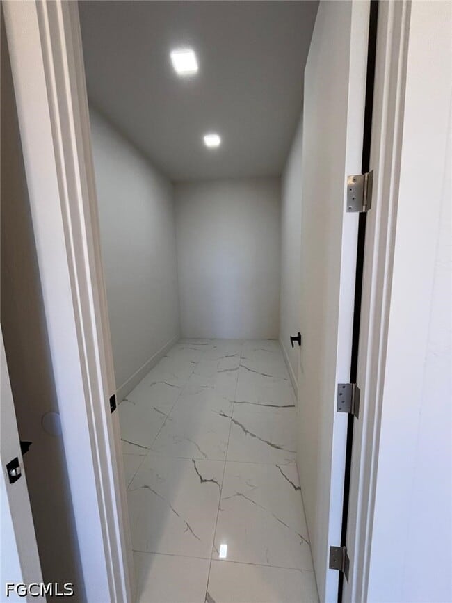 Building Photo - 1832 NW 22nd Pl