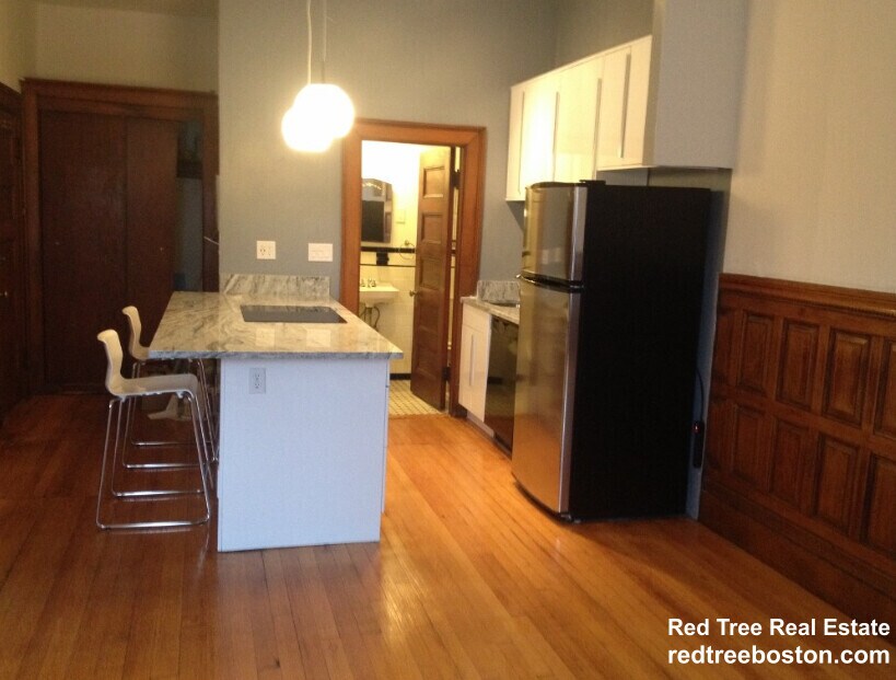 Building Photo - 849 Beacon St