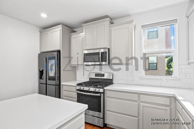 Building Photo - 5876 Cadence Ave