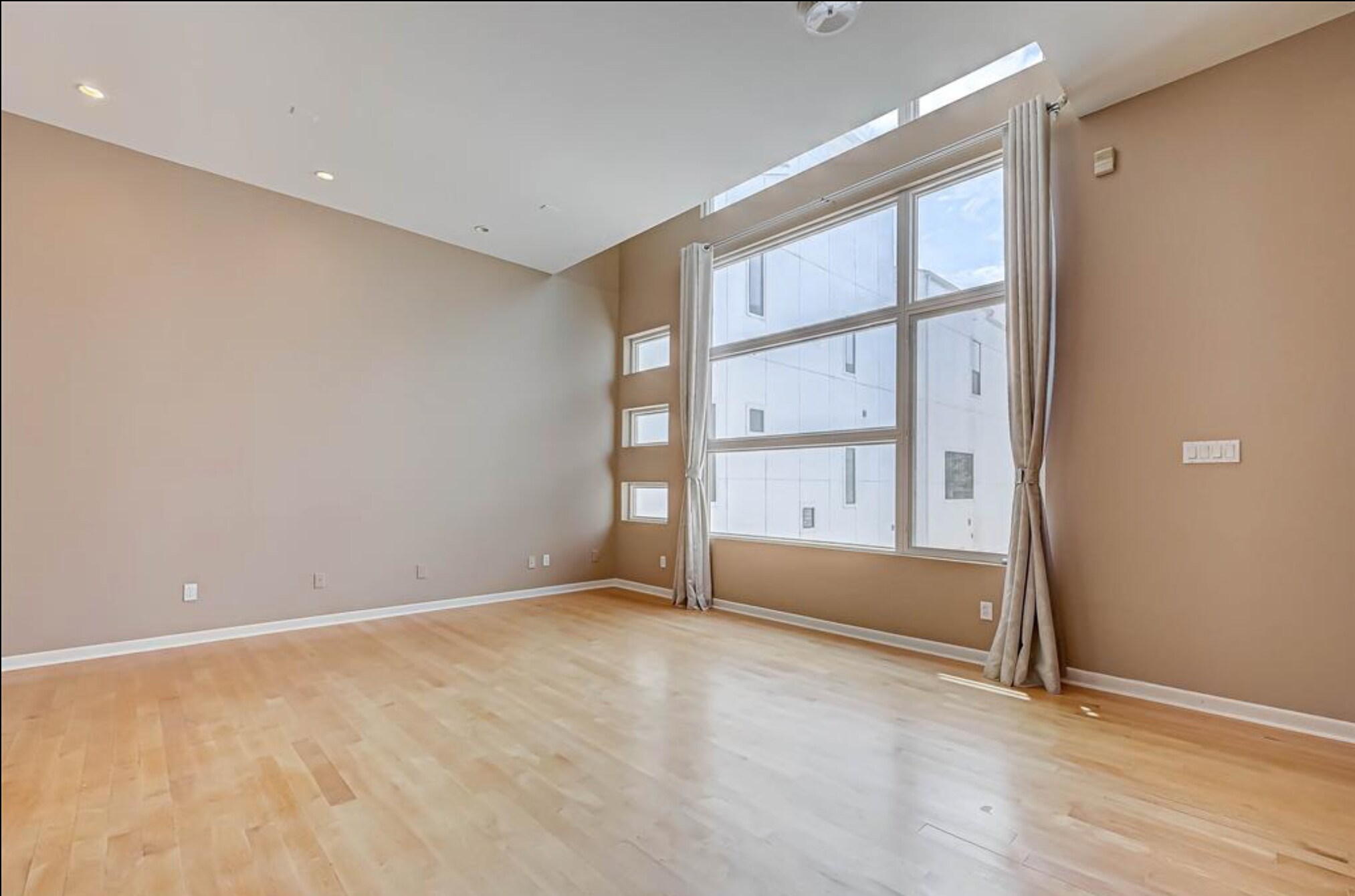 Building Photo - 5628 Kiam St