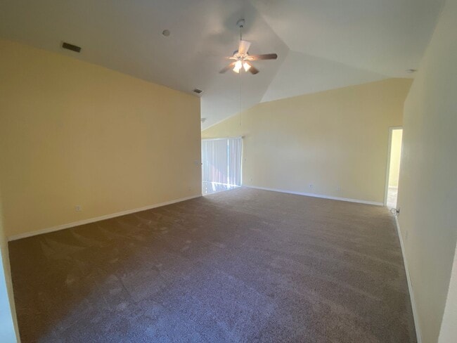 Building Photo - 487 Winwood Ct