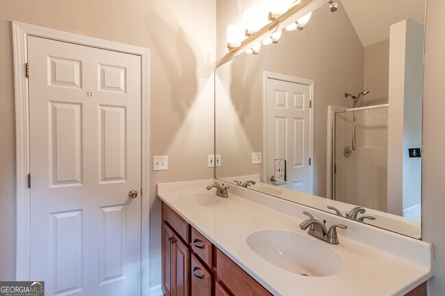 Building Photo - 705 Oxford Crest Ct NW