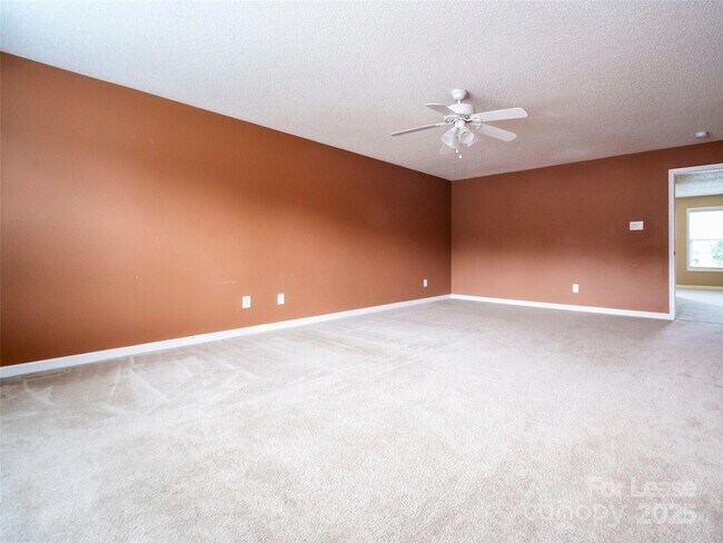 Building Photo - 910 Torsion Lane