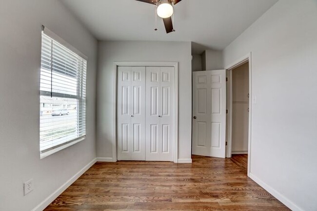 Building Photo - Move in Special! Stylish 3/1 Newly Renovat...