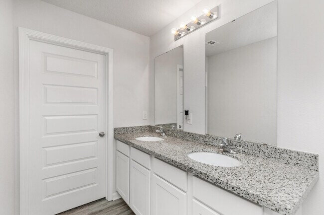 Building Photo - 3418 Phoenix Ct