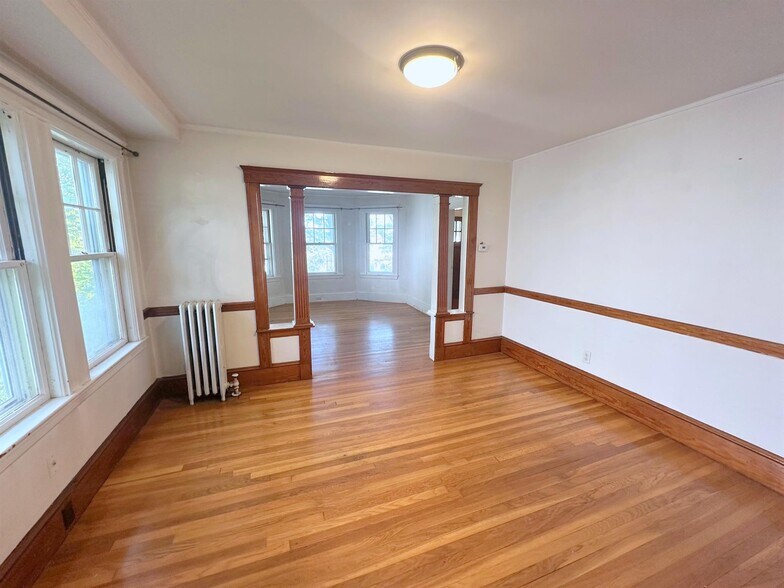 Building Photo - 42 Madison St