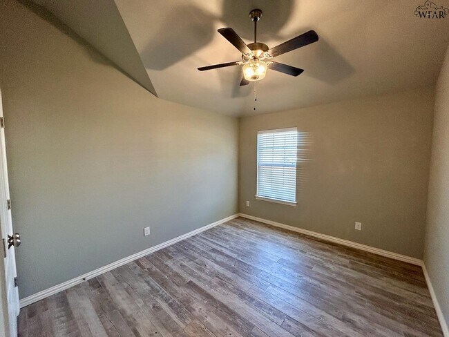 Building Photo - 5025 Olivia Ln