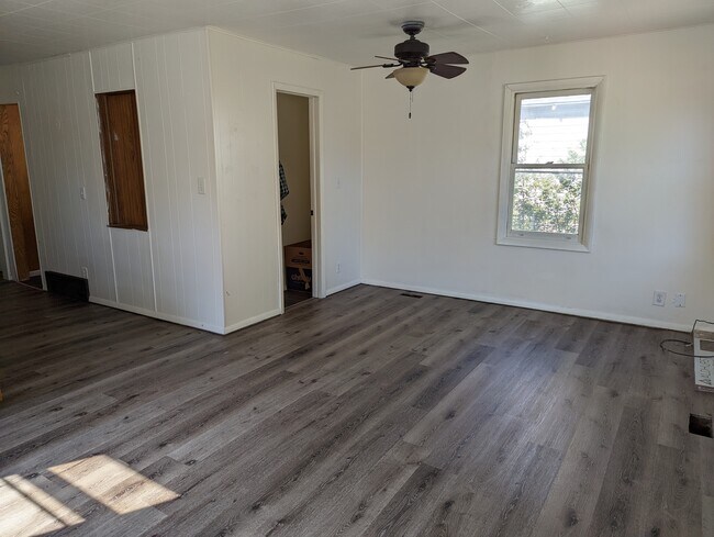 Building Photo - 508 Canby St