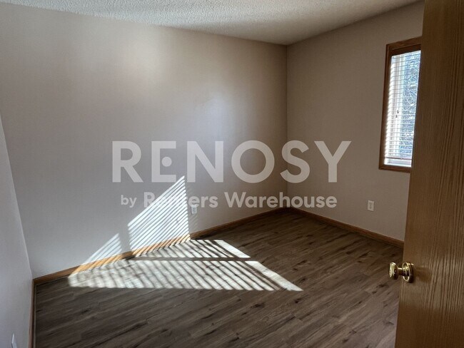 Building Photo - Available August 8 - 2 Bed/1.5 Bath Townhome in Prior Lake