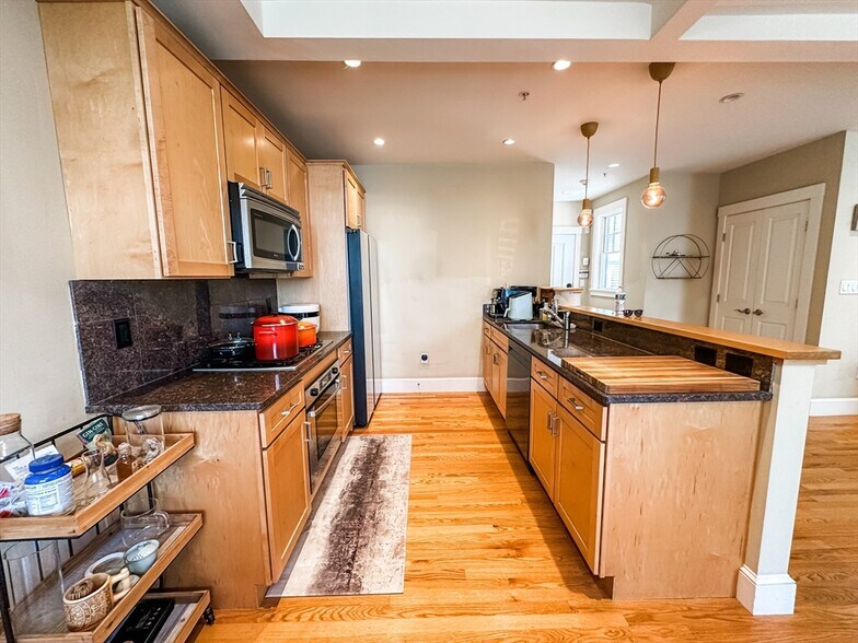 Building Photo - 15 York Pl