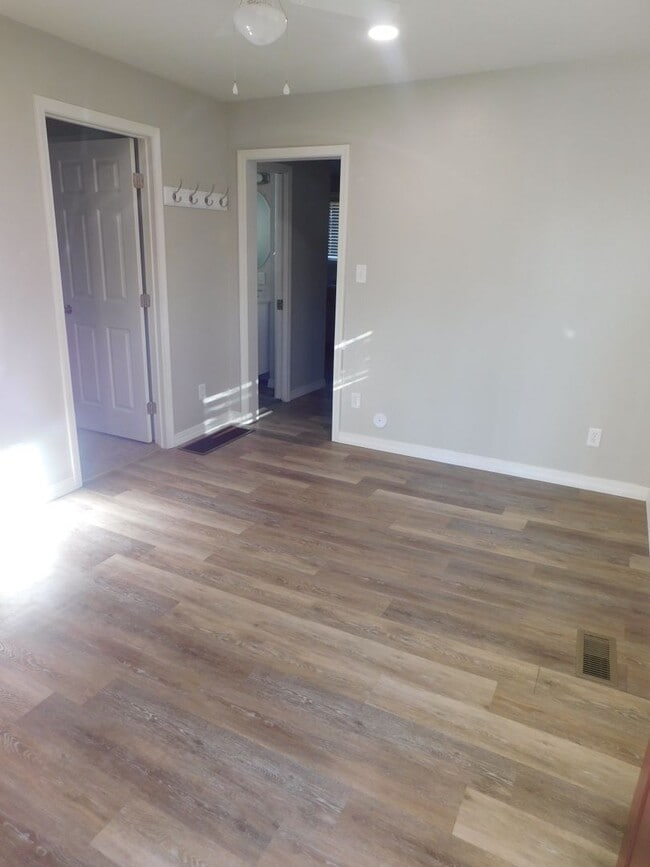 Building Photo - Central Air! Updated 2 Bedroom/1 Bath Rancher - $1,100/$1,650