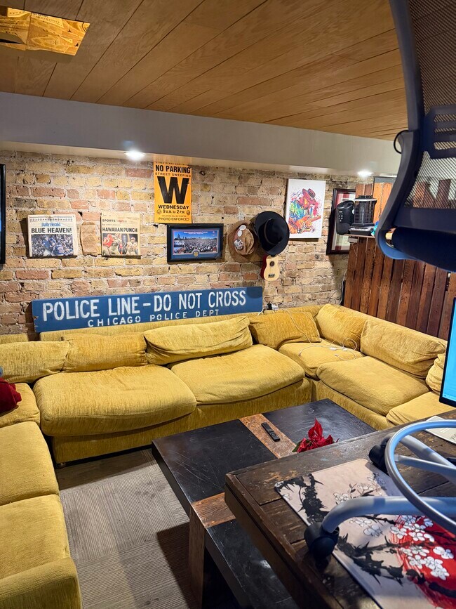 Building Photo - 417 W Webster Ave