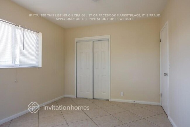 Building Photo - 401 NW 8th Ct