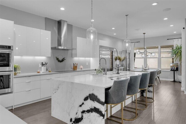 Building Photo - 3624 S Gardenia Ave