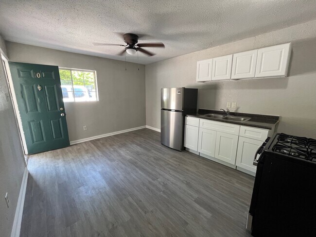 Building Photo - 4831 Sycamore Ave