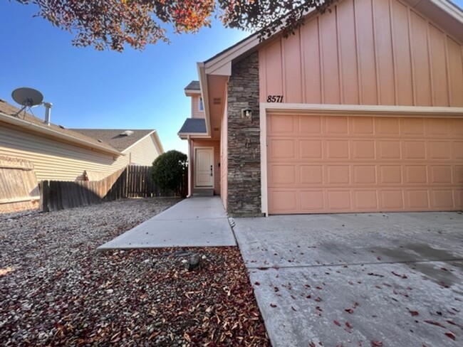 Building Photo - Beautiful Centrally located Duplex in Boise!