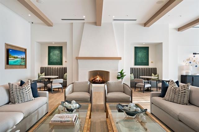 Building Photo - 3111 Sunset Blvd