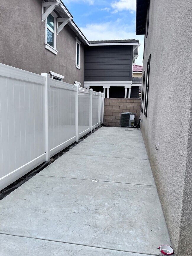 Building Photo - ***NEW BUILD IN LOMA LINDA***