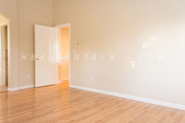 Building Photo - 1224 Crossroads Dr