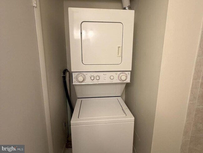 Building Photo - 5485 Harpers Farm Rd