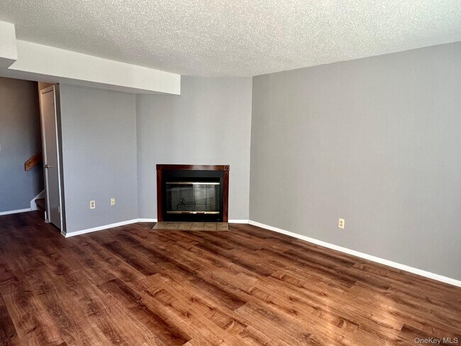 Building Photo - 3917 Whispering Hills Dr