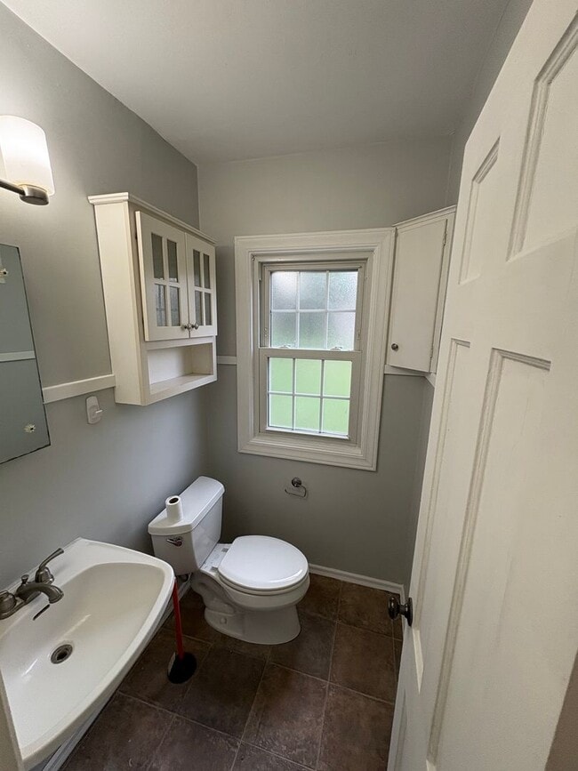 Building Photo - 4 bedroom 3 bathroom single family home