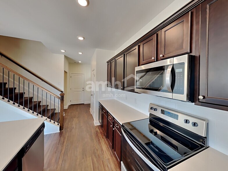 Building Photo - 2023 Williamshire Ln