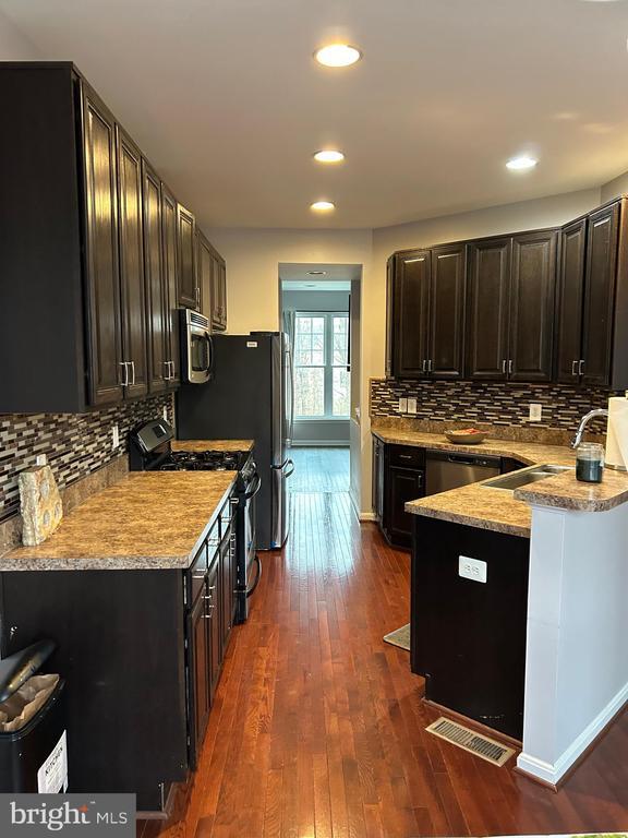 Building Photo - 11912 Benton Lake Rd