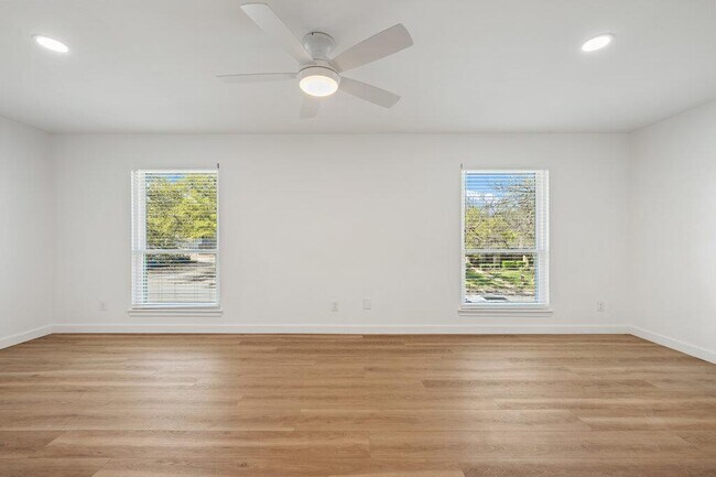 Building Photo - 7201 Chimney Corners