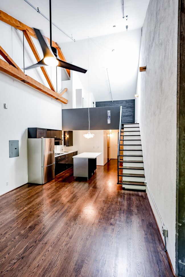 Building Photo - 461 2nd St