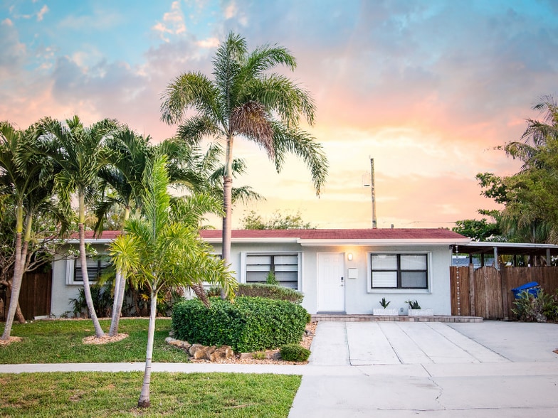 Primary Photo - 916 W Drew St