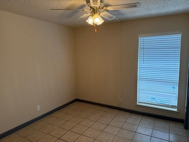 Building Photo - 8901 Newport Ln
