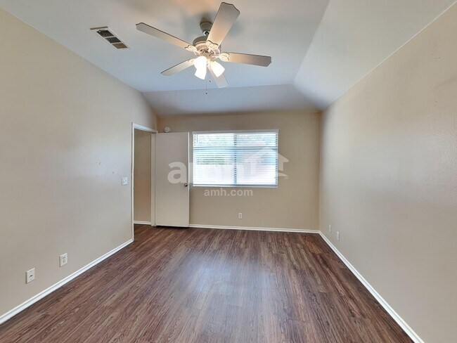Building Photo - 102 Quail Cir